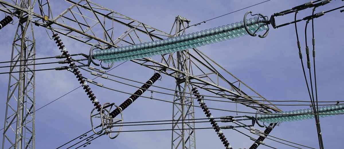 Las Líneas de Transmisión: El Cuello de Botella Invisible en la Transición Energética