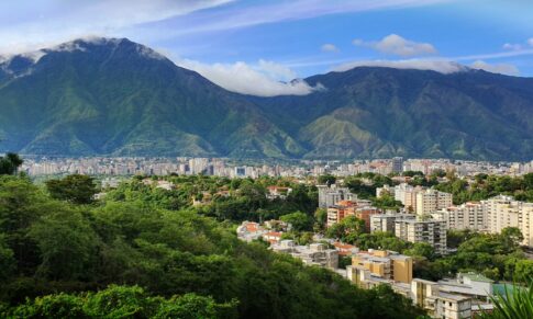Caracas: reportan más de 30 horas sin luz en las parroquias San Juan y Santa Teresa